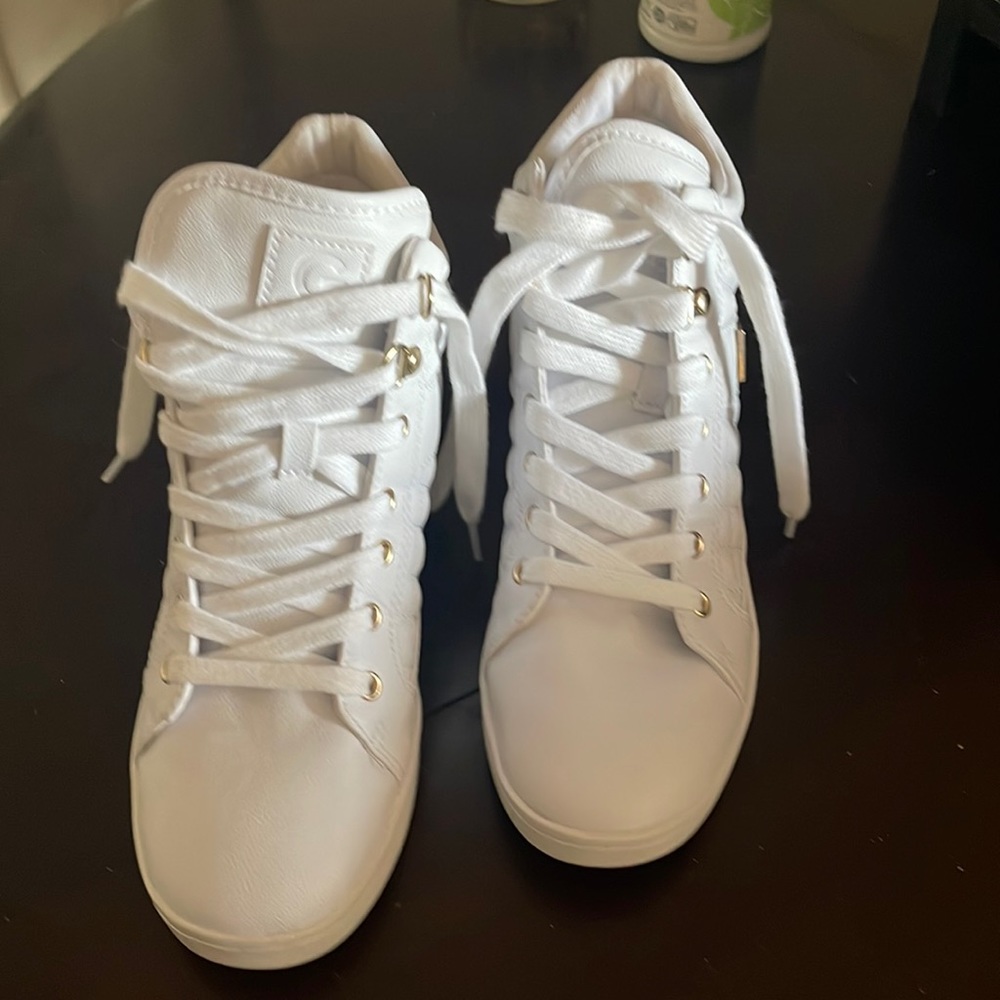 Brand New in Box Guess Dana High Top Sneaker Size 8 in White